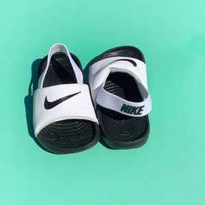 Size 6C Nike toddler slide sandals